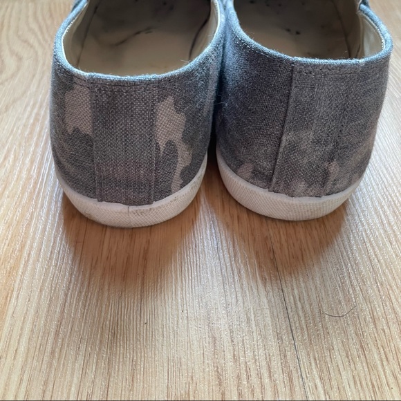 Tahari Camo Canvas Slip On Sneakers sz 7 - Picture 4 of 7